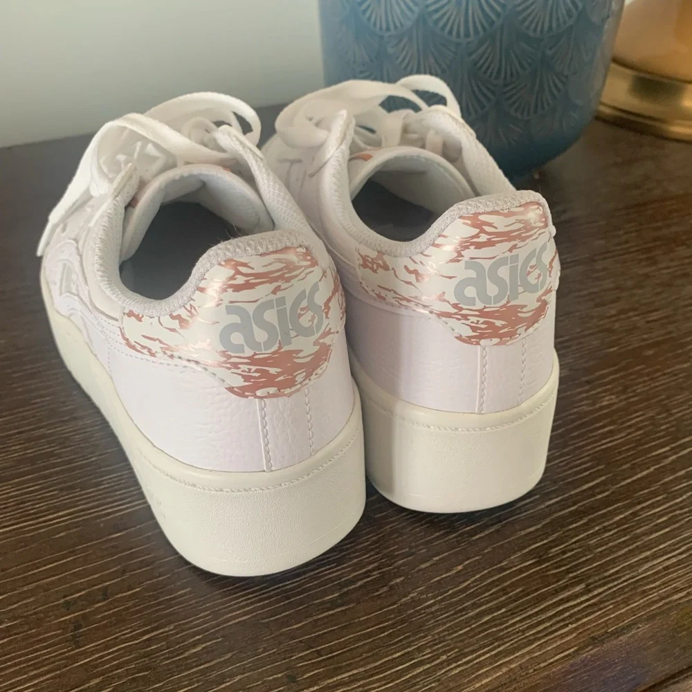 BRAND NEW/NEVER WORN: ASICS women’s Japan S platform sneakers (Size 7) - Picture 3 of 3